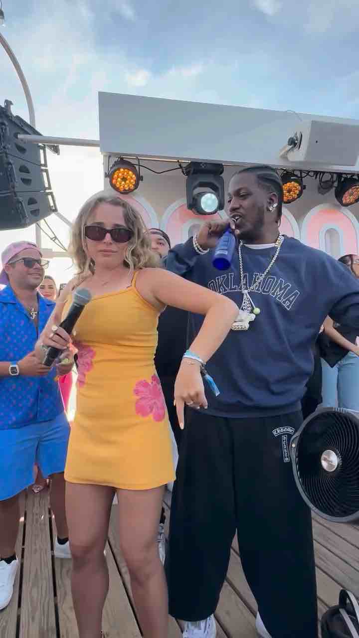 Lil Yachty passes microphone to female fan and she performs his and Social Hous’s song Magic in the Hamptons
